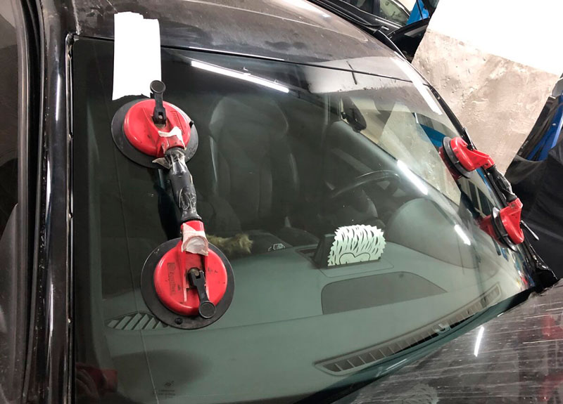 Лобовое стекло Audi
